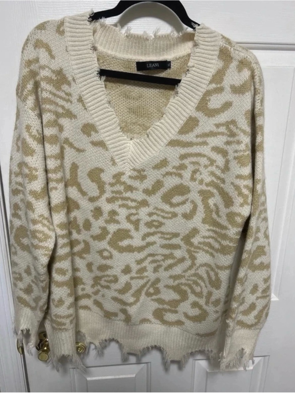 Leani Cream & Tan V-Neck Animal Print Sweater